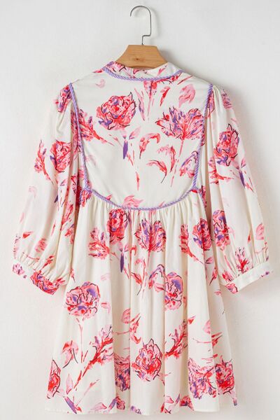 Geblümtes Kleid mit 3/4-Ärmeln und Bindegürtel