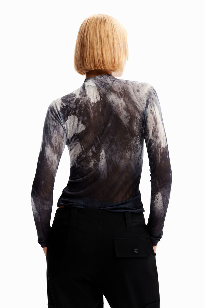 Fine out-of-focus pullover