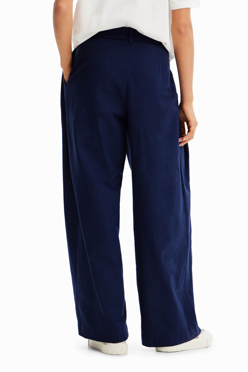 Pleated wide-leg trousers