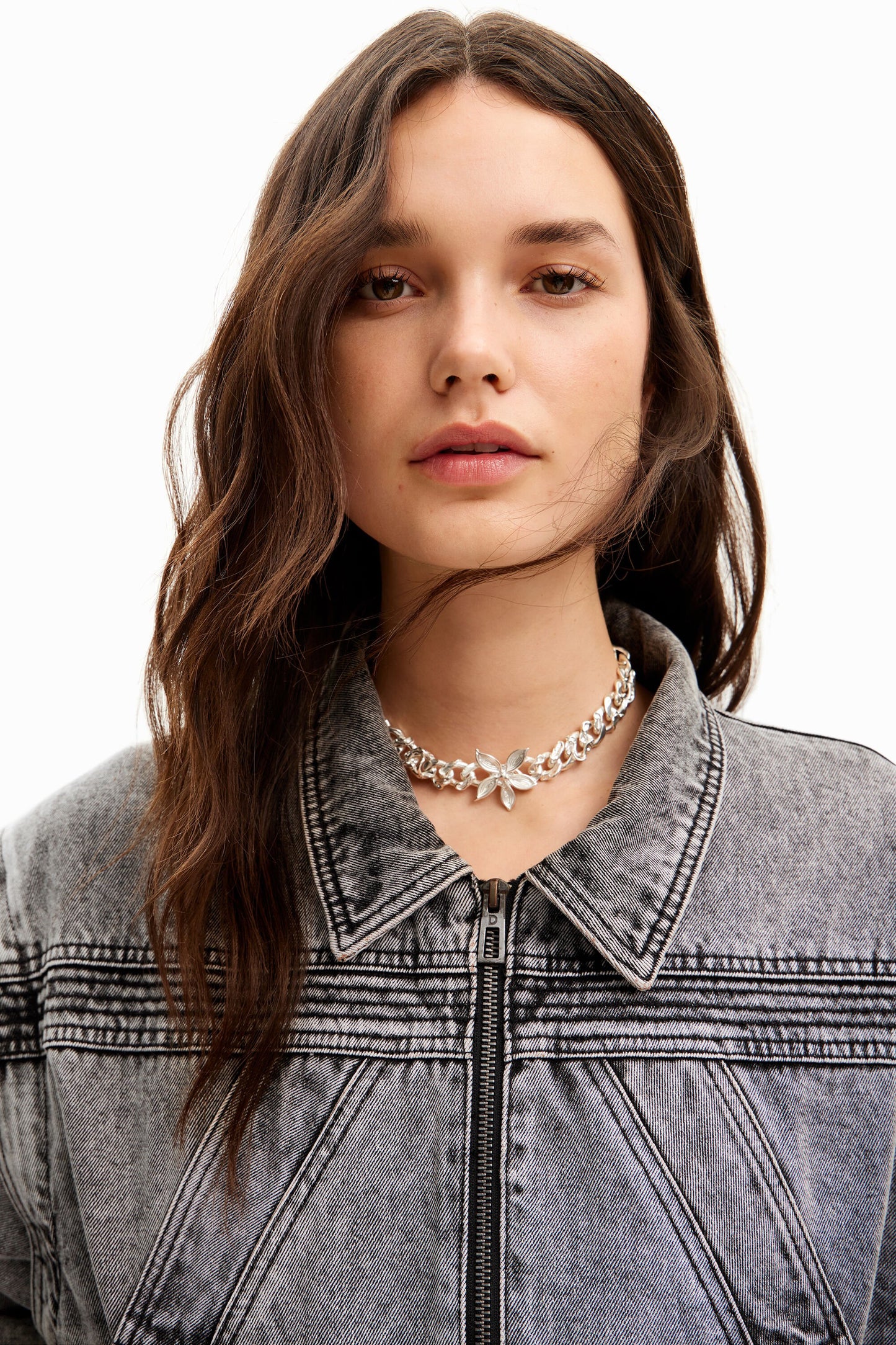 Denim detachable sleeve jacket