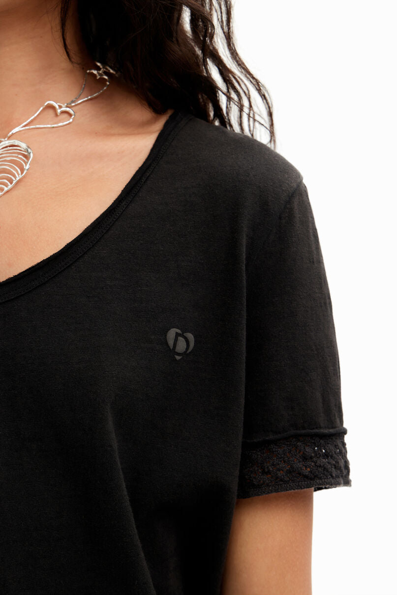 Openwork V-neck T-shirt