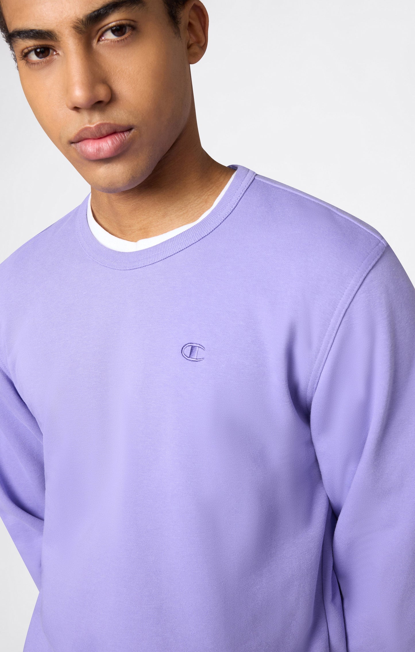 Herren-Sweatshirt aus leichtem Material mit tonaler Logostickerei