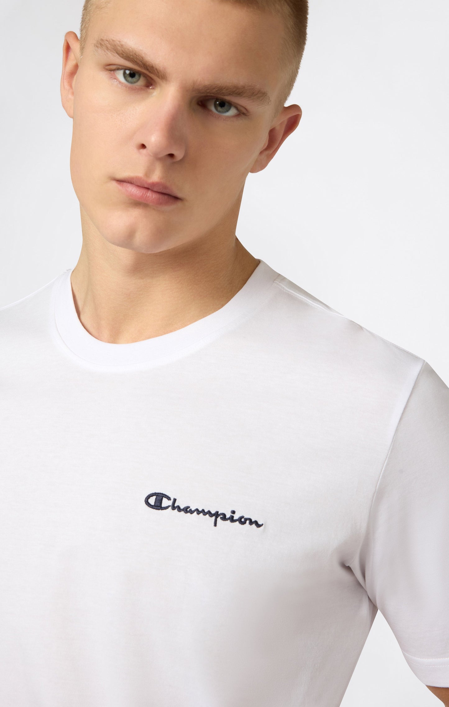 Herren-T-Shirt mit kleinen gestickten Logo-Symbolen