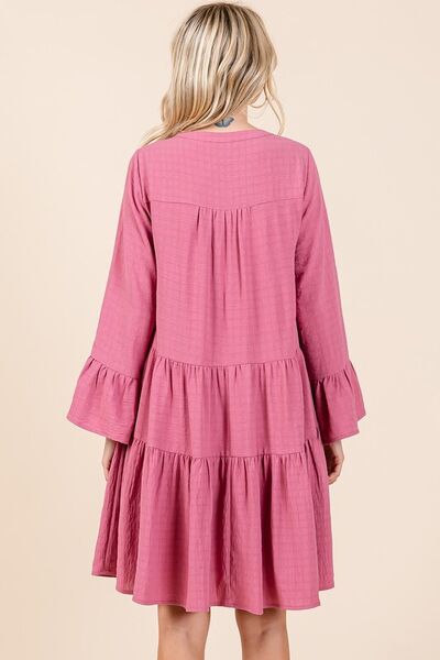 Mittoshop gestuftes Kleid mit gekerbtem, ausgestelltem Ärmel