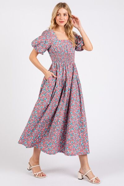 Mittoshop Gesmoktes geblümtes Midikleid mit eckigem Ausschnitt und Puffärmeln